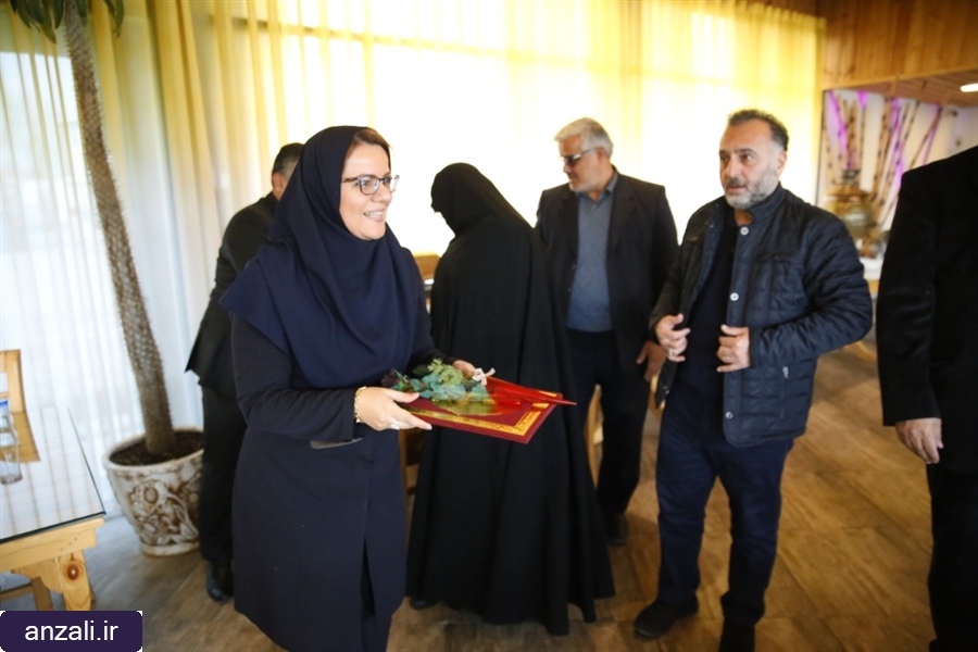 مراسم تجليل از بانوان شاغل شهرداري به مناسبت روز زن برگزار شد