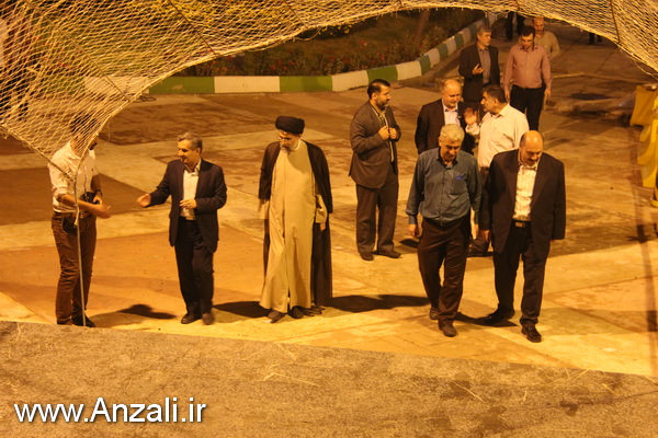 بازدید شهردار و هیات همراه از زیباسازی ورودی بلوار قدس