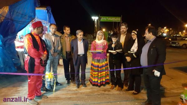 بازدید شهردار از نمایشگاه صنایع دستی