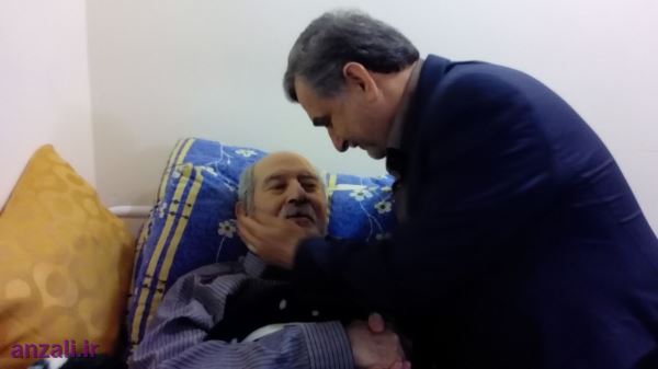 شهردار و مسئولین شهر به دیدار عزیز طویلی رفتند