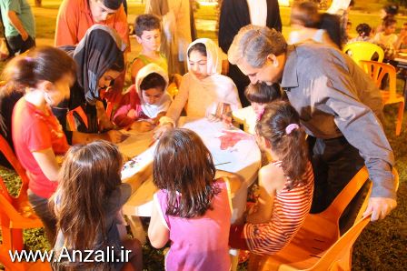 بازدید شهردار از ایستگاه نقاشی درپارك ساحلی پاسداران