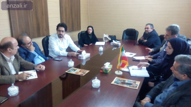 بررسی طرح احداث کلبه های پرتابل چوبی در پارک جنگلی شهرداری