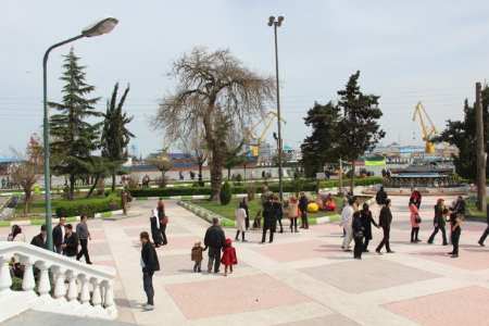 لب دريا شهري است