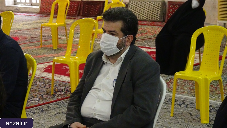 حضور شهردار بندرانزلي در دیدار با خانواده شهیدخدادای و عمامه گذاری طلاب