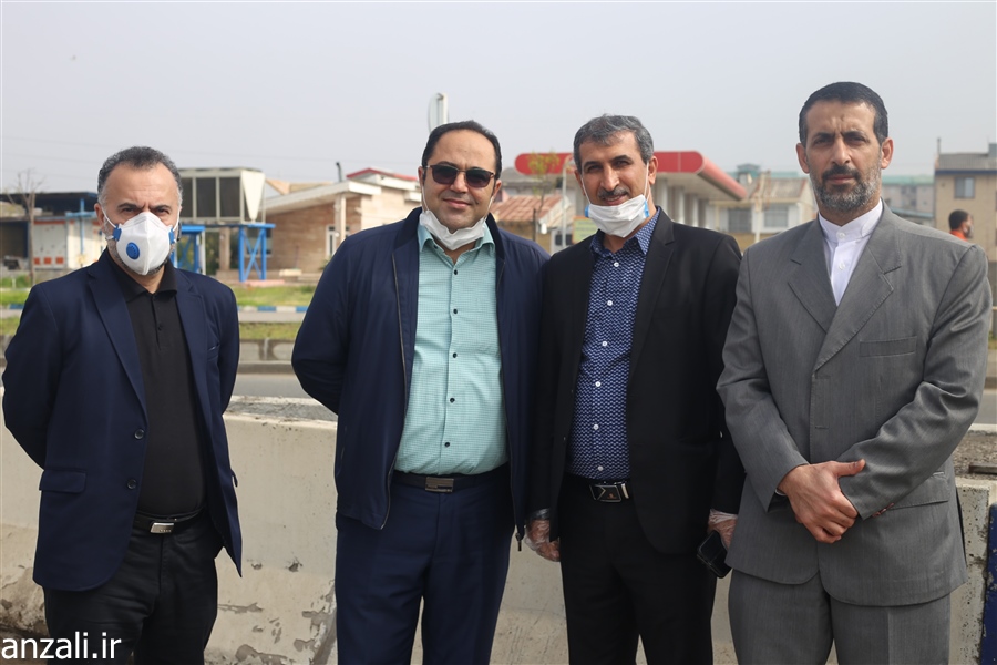 پاکسازی سواحل توسط ماشین ساحل روب شهرداری بندرانزلي