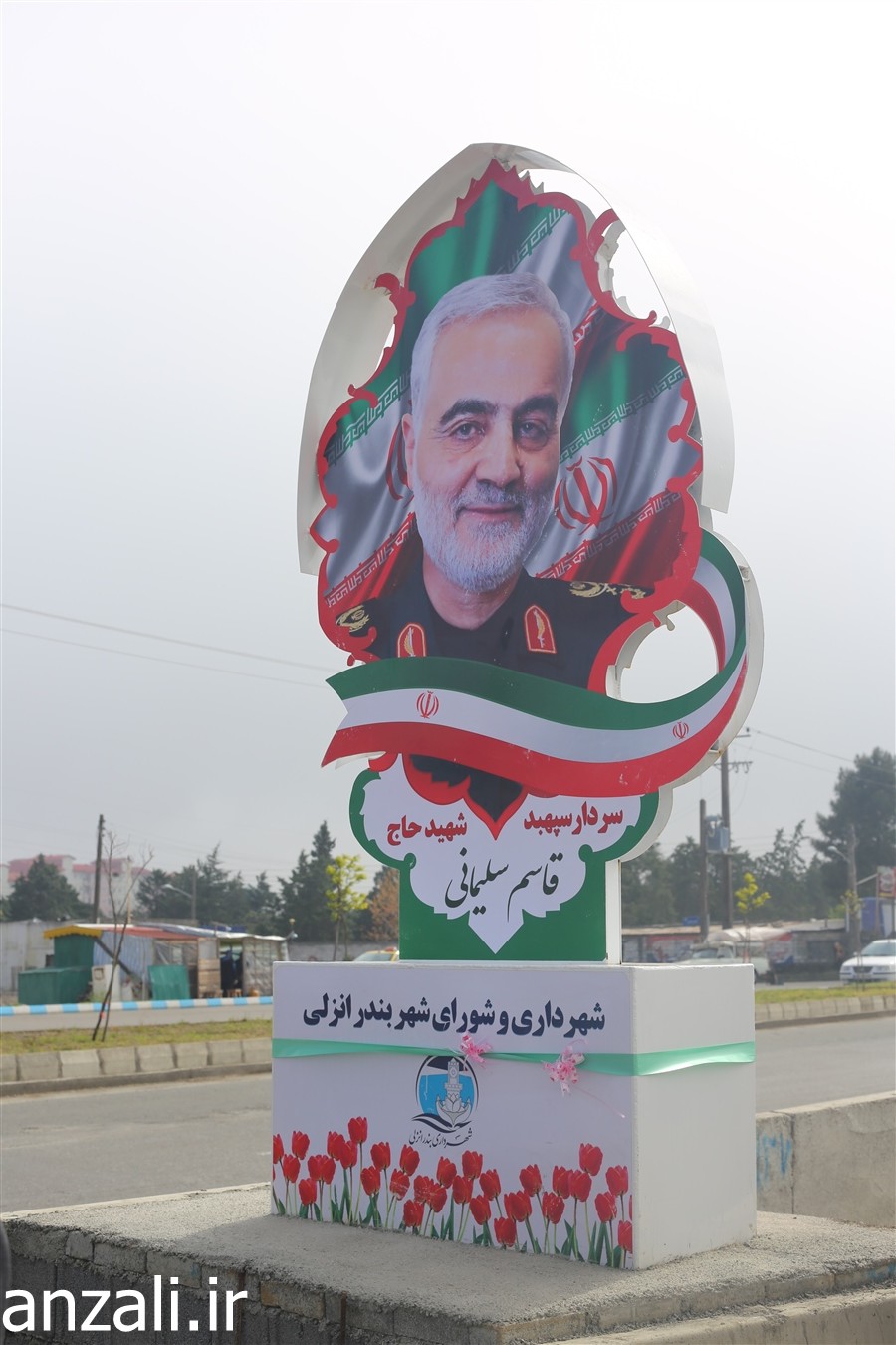 رونمایی از المان سردار شهید حاج قاسم سلیمانی در ورودی غربی انزلی