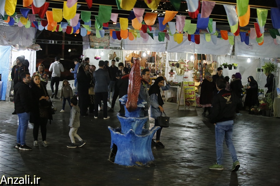 برپايي نمايشگاه صنايع دستي و سوغات بندرانزلي به مناسبت نوروز 98