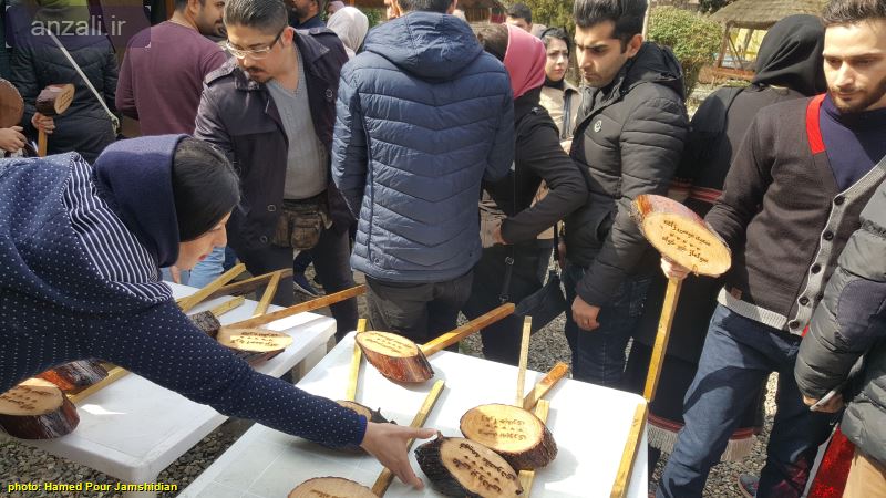 آيين درختكاري با حضور زوج هاي جوان برگزار شد