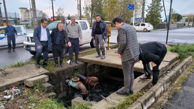 بازدید میدانی شهردار از آبگرفتگی های معابر