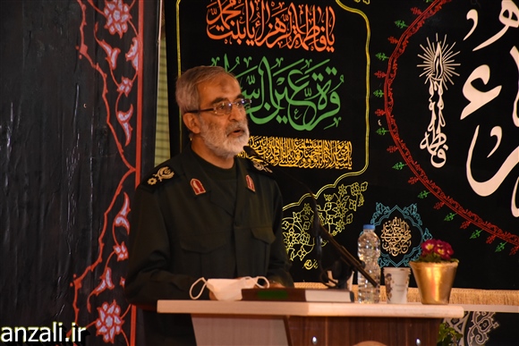 سردار شهید حاج قاسم سلیمانی قهرمان مبارزه با تروریسم است