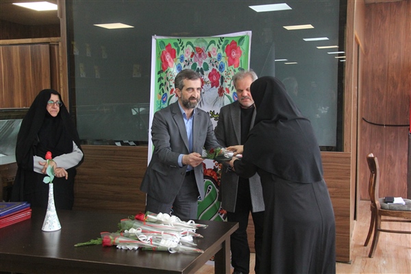 تجلیل از بانوان شهرداری انزلی به مناسبت روز زن