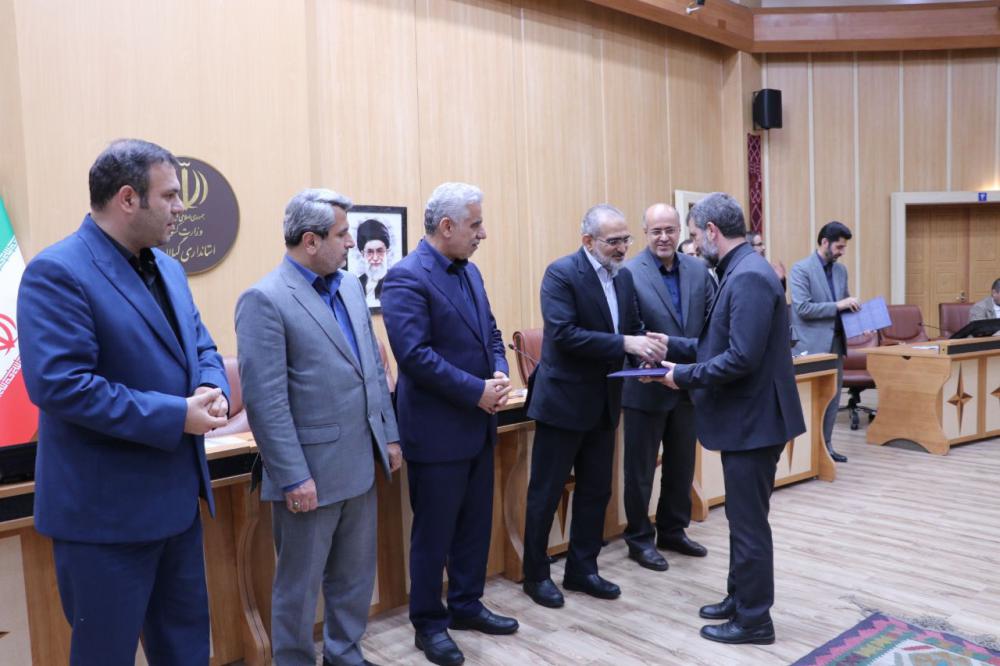 تقدیر از شهردار بندرانزلی در همایش روز شهرداری ها و دهیاری ها