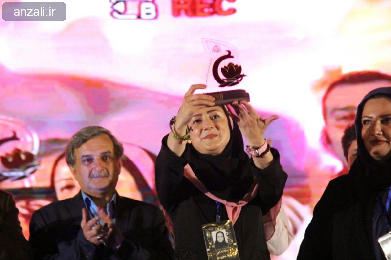 رونمایی تندیس جشنواره گل دهی لاله های تالابی