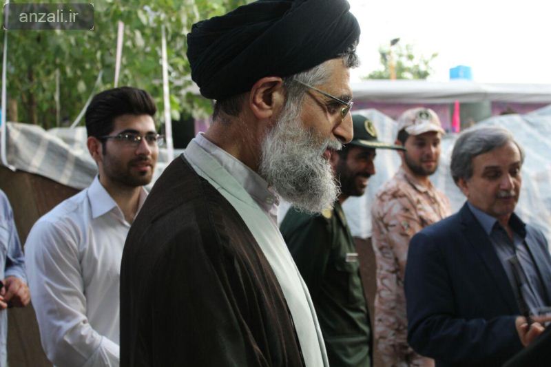 بازدید امام جمعه بندر انزلی از جشنواره لاله های تالابی