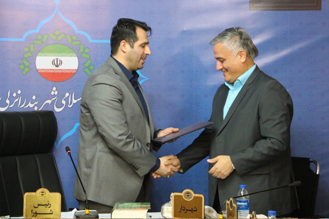 تقدیر از شهردار انزلی در شصت و ششمین جلسه شورای اسلامی شهر